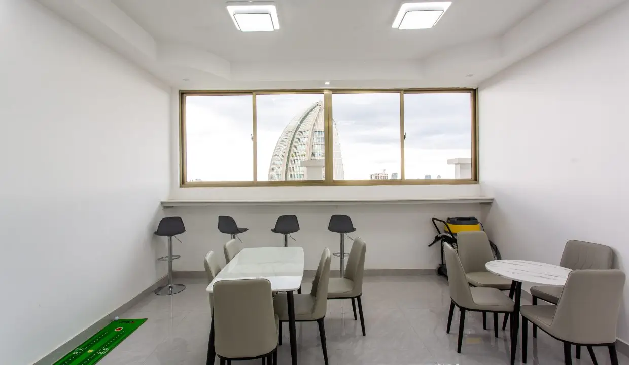 Modern lobby with seating areas and floor-to-ceiling windows