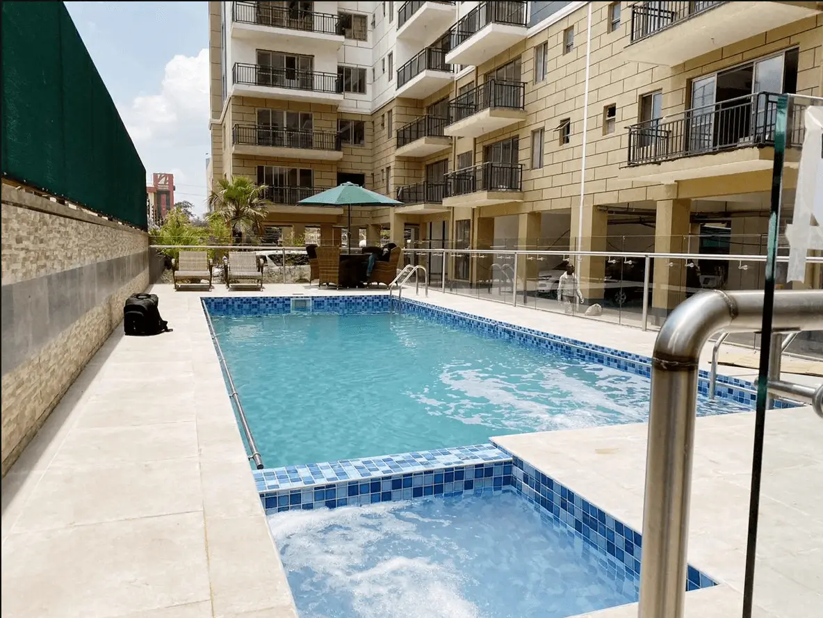 Resort-style swimming pool with spa jacuzzi and lounging deck