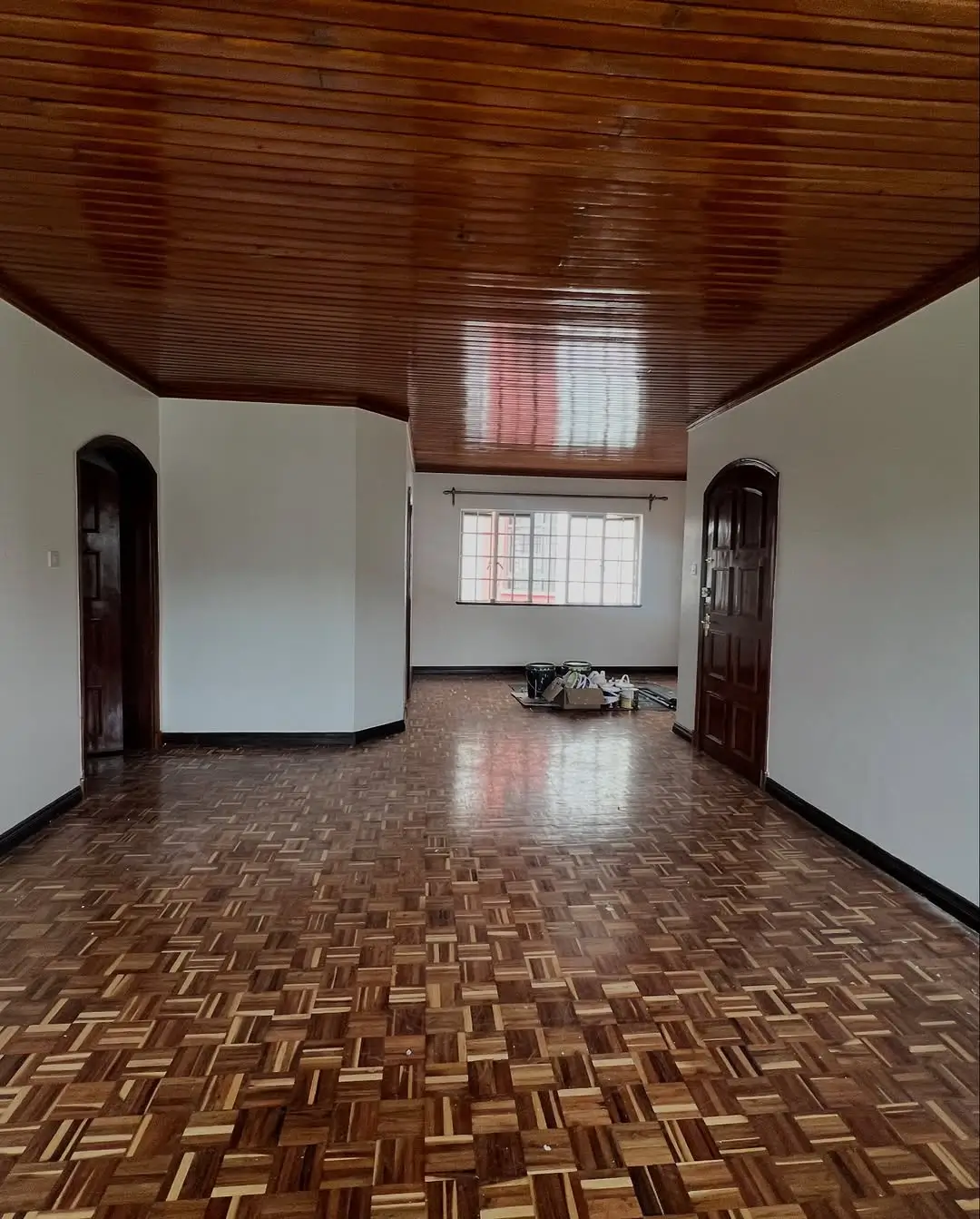 Spacious living room with wooden ceiling and parquet flooring