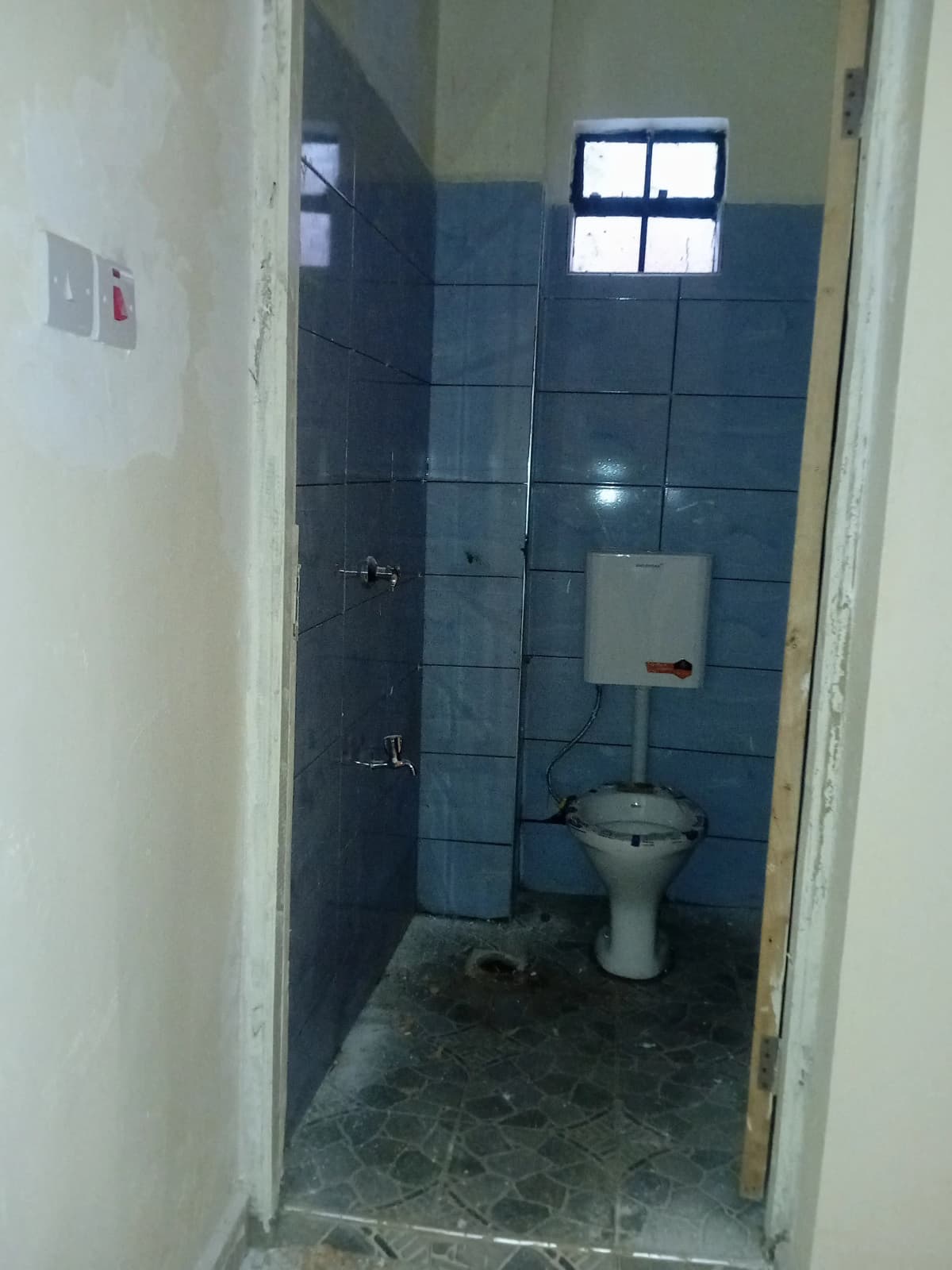 Basic bathroom with pedestal sink and blue tile walls