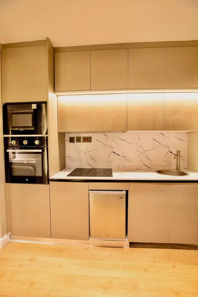 Modern fitted kitchen with marble backsplash and integrated appliances