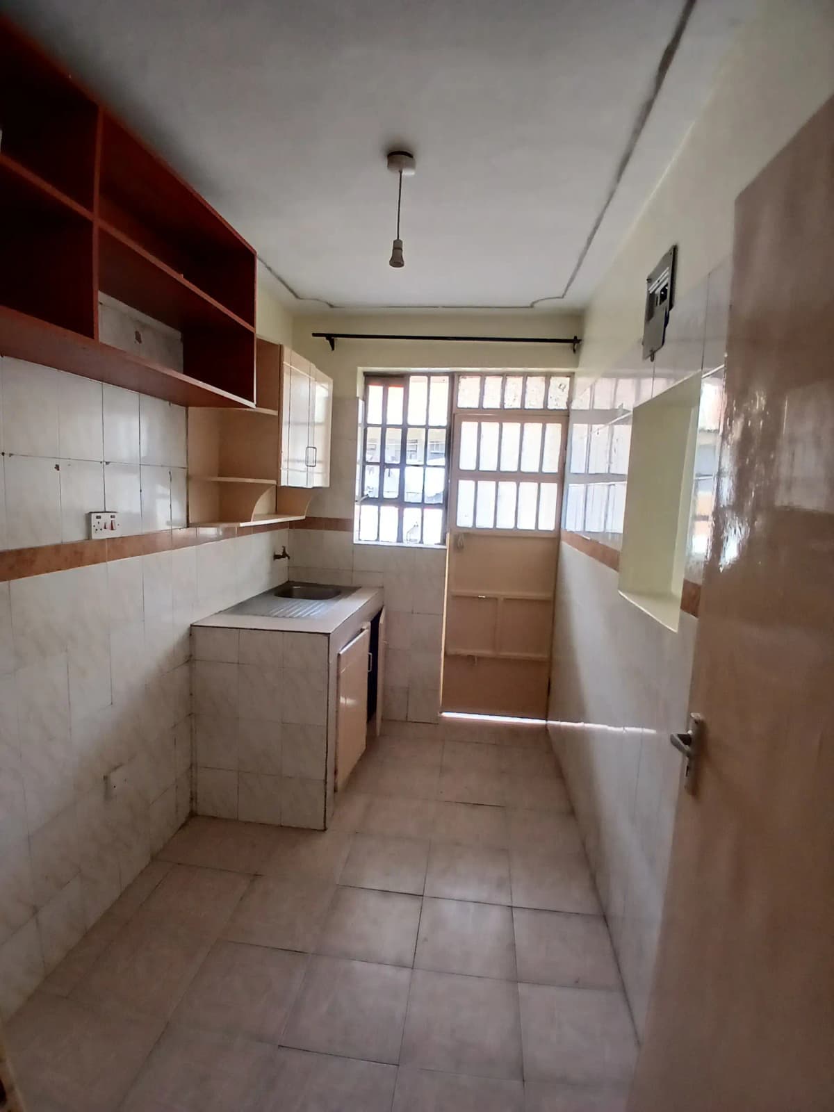 Compact kitchen with washing machine and upper cabinets